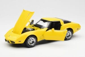 Chevrolet Corvette C3 Gul UT Models 1:18 21074 Metall — bild 2 av 8