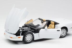 Chevrolet Corvette C4 Cabriolet Vit Maisto 1:18 32830 Metall — bild 2 av 8