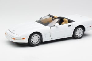 Chevrolet Corvette C4 Cabriolet Vit Maisto 1:18 32830 Metall