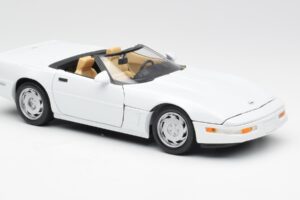 Chevrolet Corvette C4 Cabriolet Vit Maisto 1:18 32830 Metall — bild 6 av 8