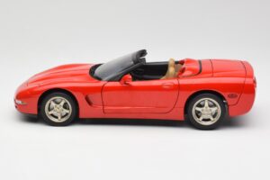 Chevrolet Corvette C5 Cabriolet Röd UT Models 1:18 21006 Metall — bild 4 av 8