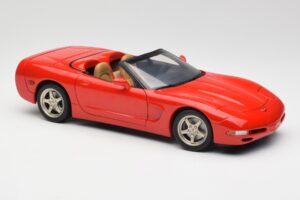 Chevrolet Corvette C5 Cabriolet Röd UT Models 1:18 21006 Metall — bild 6 av 8