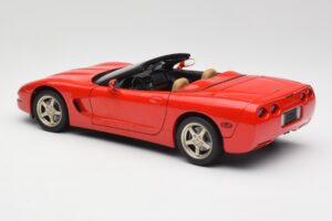 Chevrolet Corvette C5 Cabriolet Röd UT Models 1:18 21006 Metall — bild 7 av 8