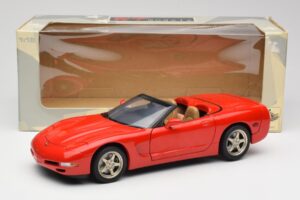 Chevrolet Corvette C5 Cabriolet Röd UT Models 1:18 21006 Metall — bild 8 av 8