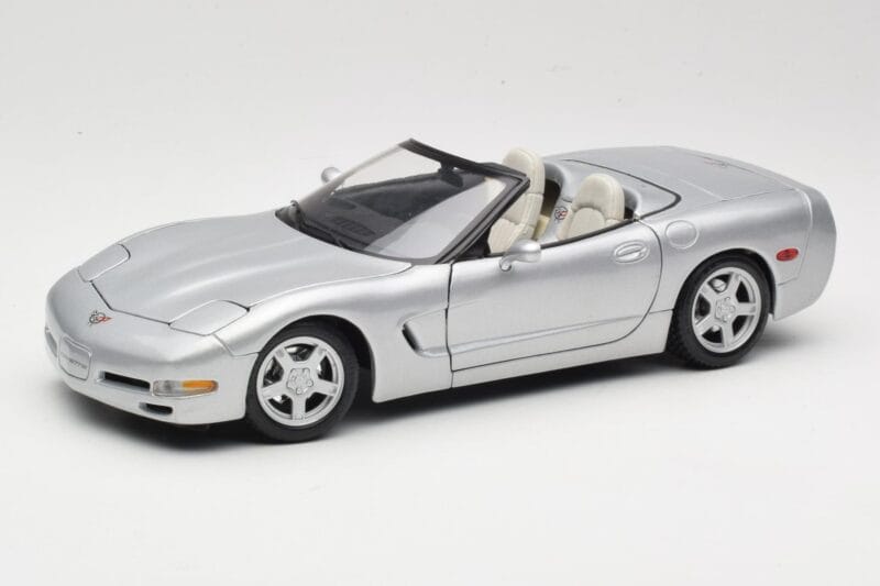Chevrolet Corvette C5 Cabriolet Silver Maisto 1:18 50317 Metall