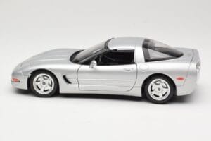 Chevrolet Corvette C5 Silver Bburago 1:18 3056 Metall — bild 4 av 8