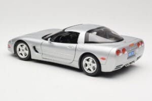 Chevrolet Corvette C5 Silver Bburago 1:18 3056 Metall — bild 7 av 8