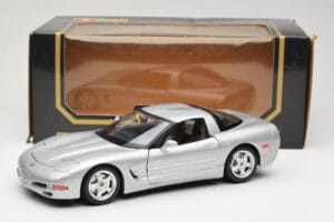 Chevrolet Corvette C5 Silver Bburago 1:18 3056 Metall — bild 8 av 8