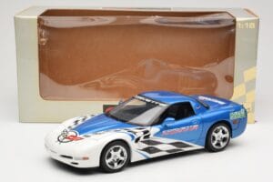 Chevrolet Corvette C5 Pace Car Rolex 24 at Daytona 1999 UT Models 1:18 39944 Metall — bild 8 av 8