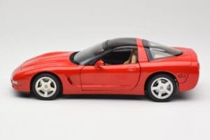 Chevrolet Corvette C5 Targa Röd UT Models 1:18 21001 Metall — bild 4 av 8