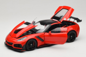 Chevrolet Corvette C7 ZR1 Torch Red IXO 1:18 18RDC243-FO Metall — bild 2 av 8