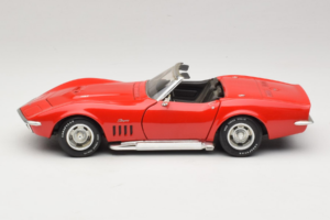 Chevrolet Corvette C3 Cabriolet Röd Revell 1:18 8833-P1 Metall — bild 4 av 8