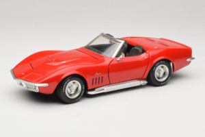 Chevrolet Corvette C3 Cabriolet Röd Revell 1:18 8833-P1 Metall
