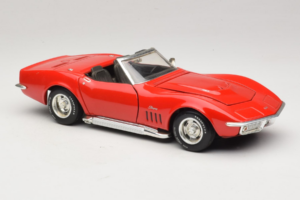 Chevrolet Corvette C3 Cabriolet Röd Revell 1:18 8833-P1 Metall — bild 6 av 8