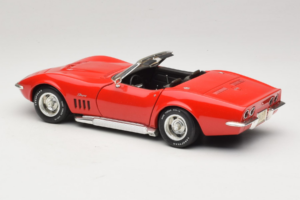 Chevrolet Corvette C3 Cabriolet Röd Revell 1:18 8833-P1 Metall — bild 7 av 8