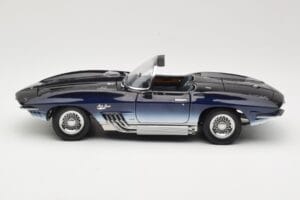 Chevrolet Corvette Mako Shark Mörkblå UT Models 1:18 21061 Metall — bild 4 av 8