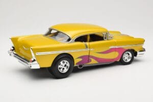 Chevrolet Custom Gul med Flamma Hot Wheels 1:18 21356 Metall — bild 3 av 8