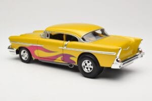 Chevrolet Custom Gul med Flamma Hot Wheels 1:18 21356 Metall — bild 7 av 8
