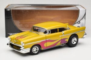 Chevrolet Custom Gul med Flamma Hot Wheels 1:18 21356 Metall — bild 8 av 8