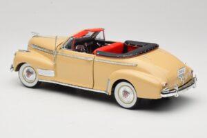 Chevrolet Deluxe Cabriolet Beige Eagle Collectibles 1:18 3022518 Metall — bild 7 av 8