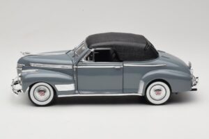 Chevrolet Deluxe Cabriolet Med Mjuktak Grå Eagles Race 1:18 7497276 Metall — bild 4 av 8