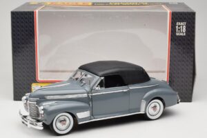 Chevrolet Deluxe Cabriolet Med Mjuktak Grå Eagles Race 1:18 7497276 Metall — bild 8 av 8