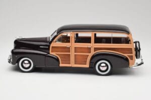 Chevrolet Fleetmaster Woody Svart & Wood Panels Maisto 1:18 43697545B Metall — bild 4 av 8