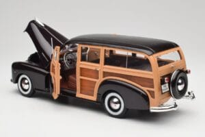Chevrolet Fleetmaster Woody Svart & Wood Panels Maisto 1:18 43697545B Metall — bild 5 av 8