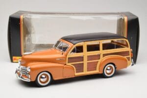Chevrolet Fleetmaster Woody Guld Maisto 1:18 56042 Metall — bild 8 av 8