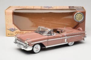 Chevrolet Impala Cabriolet Brun Motormax 1:18 73112 Metall — bild 8 av 8