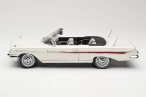 Chevrolet Impala Cabriolet Vit Sun Star 1:18 3405 Metall — bild 4 av 8