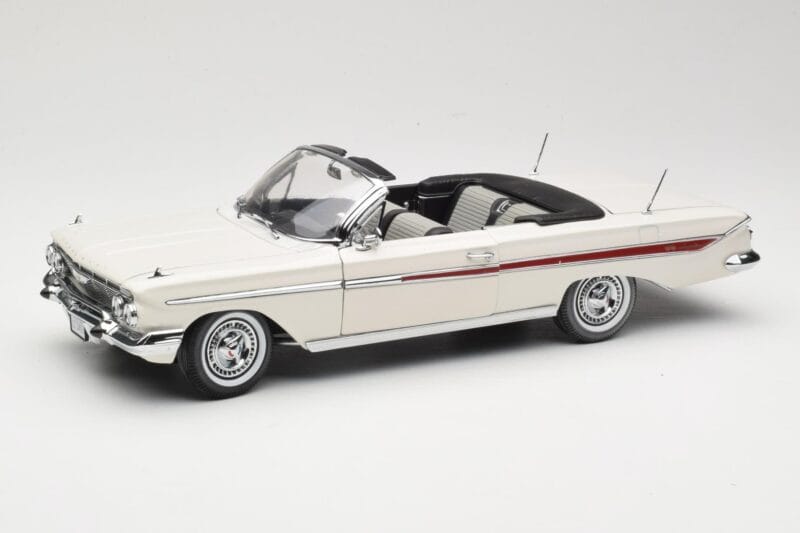 Chevrolet Impala Cabriolet Vit Sun Star 1:18 3405 Metall
