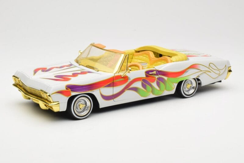 Chevrolet Impala Lowrider White Metallic Hot Wheels 1:18 27635 Metall