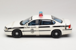 Chevrolet Impala Military Police Maisto 1:18 36611 Metall — bild 3 av 6