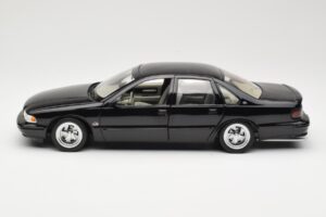 Chevrolet Impala SS Svart AUTOart 1:18 71091 Metall — bild 4 av 8