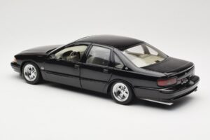 Chevrolet Impala SS Svart AUTOart 1:18 71091 Metall — bild 7 av 8