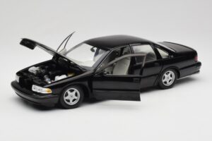 Chevrolet Impala SS Svart UT Models 1:18 21031 Metall — bild 2 av 8