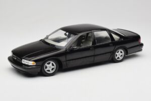 Chevrolet Impala SS Svart UT Models 1:18 21031 Metall