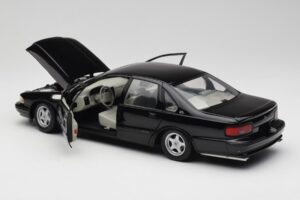 Chevrolet Impala SS Svart UT Models 1:18 21031 Metall — bild 5 av 8