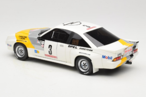Opel Manta 400 Group B Rally Tour de Corse 1984 Med Chevrolet G30 Servicebuss Otto 1:18 OT491 Resin — bild 12 av 13