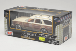 Chrysler LeBaron Town & Country Beige Motormax 1:24 MM7331BG Metall — bild 3 av 3
