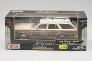 Chrysler LeBaron Town & Country Beige Motormax 1:24 MM7331BG Metall