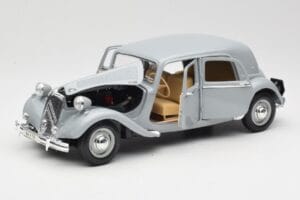 Citroen 15CV 6 Cyl Grå Maisto 1:18 50313 Metall — bild 2 av 8