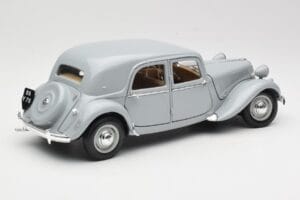 Citroen 15CV 6 Cyl Grå Maisto 1:18 50313 Metall — bild 3 av 8