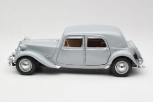 Citroen 15CV 6 Cyl Grå Maisto 1:18 50313 Metall — bild 4 av 8