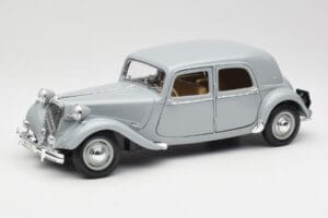 Citroen 15CV 6 Cyl Grå Maisto 1:18 50313 Metall