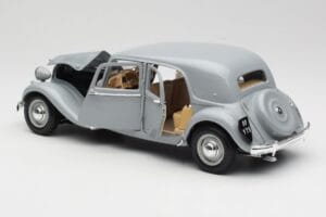 Citroen 15CV 6 Cyl Grå Maisto 1:18 50313 Metall — bild 5 av 8