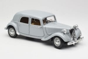 Citroen 15CV 6 Cyl Grå Maisto 1:18 50313 Metall — bild 6 av 8
