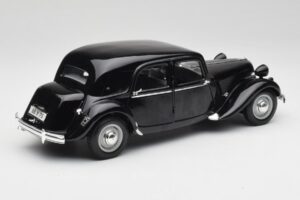 Citroen 15CV 6 Cyl Svart Maisto 1:18 31821 Metall — bild 3 av 8