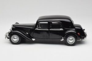 Citroen 15CV 6 Cyl Svart Maisto 1:18 31821 Metall — bild 4 av 8